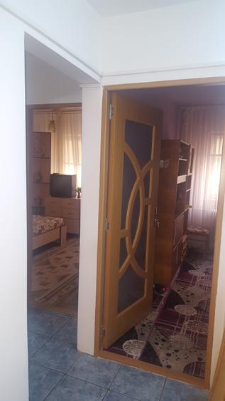 Apartament cu 3 camere decomandat în Girocului