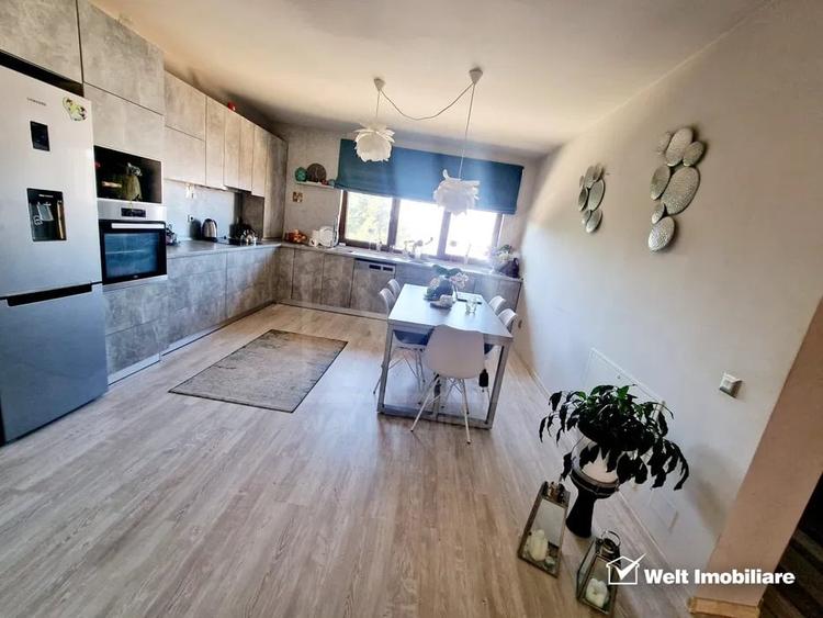 Casă individuală cu 4 camere cu Garaj în Florești