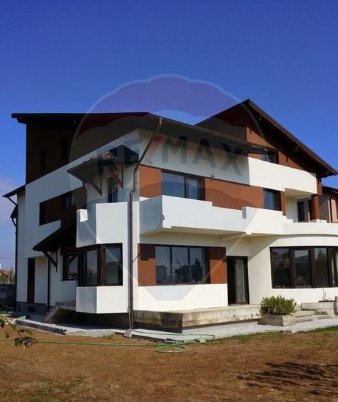 Casă individuală cu 10 camere cu Teren 802 Mp în Corbeanca