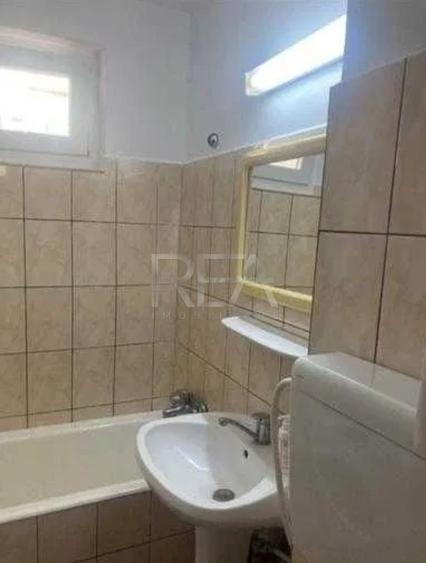 Apartament cu 3 camere semidecomandat, mobilat în Drumul Taberei