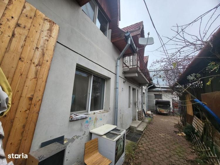 Casă cu 4 camere semidecomandat în Central