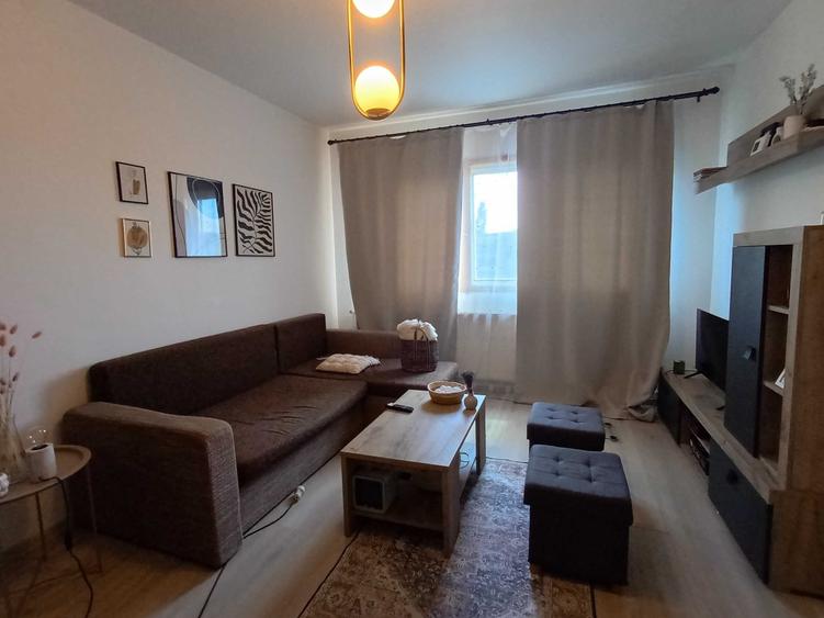 Apartament cu 2 camere nedecomandat în Podu Roș