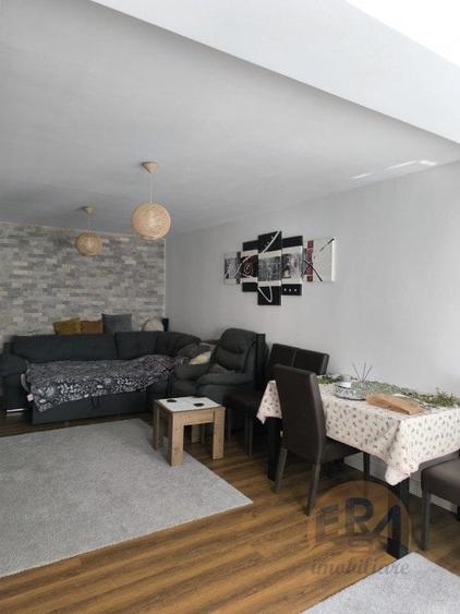 Apartament cu 3 camere decomandat, mobilat în Central