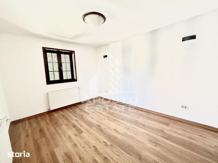 Casă cu 5 camere cu Teren 500 Mp în Sânmihaiu Român