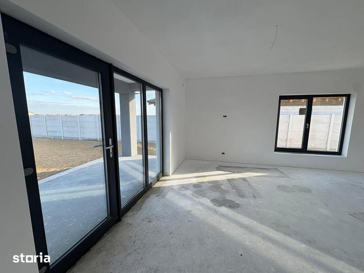 Casă cu 4 camere cu Teren 553 Mp în Sântandrei
