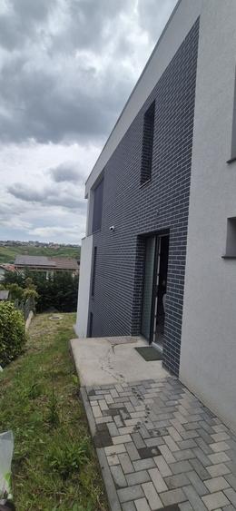 Casă cu 4 camere în Câmpului
