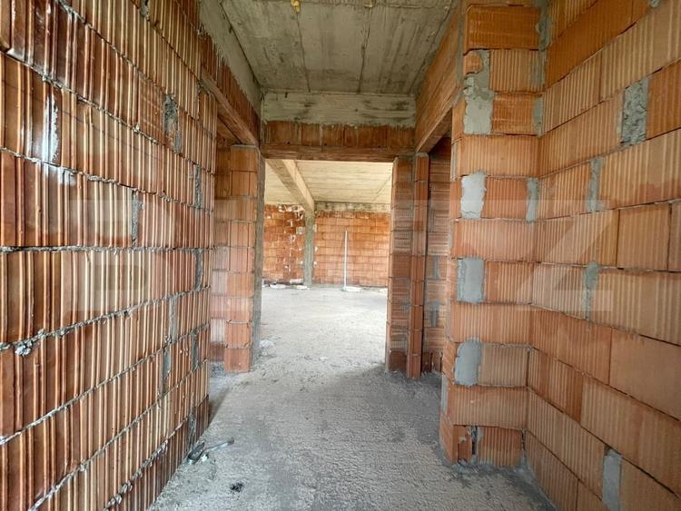 Duplex cu 5 camere cu Canalizare în Dâmbul Rotund