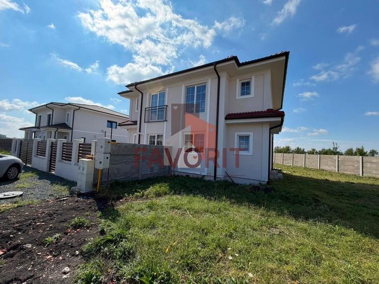 Duplex cu 3 camere cu Canalizare în Sânandrei
