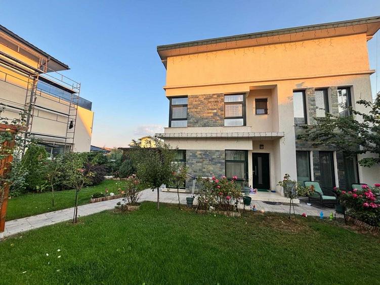Casă cu 4 camere în Petrești