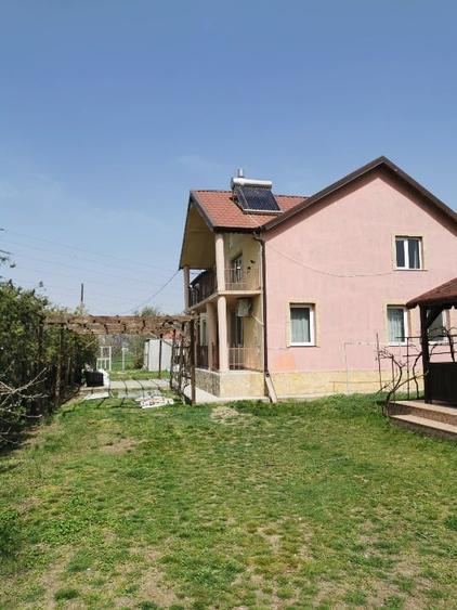 Casă individuală cu 4 camere cu Garaj în Corbu
