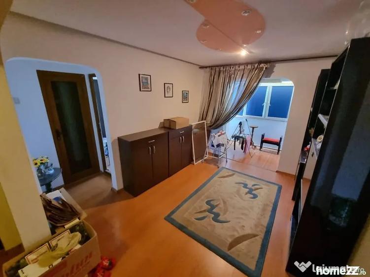 Apartament cu 4 camere decomandat în Central