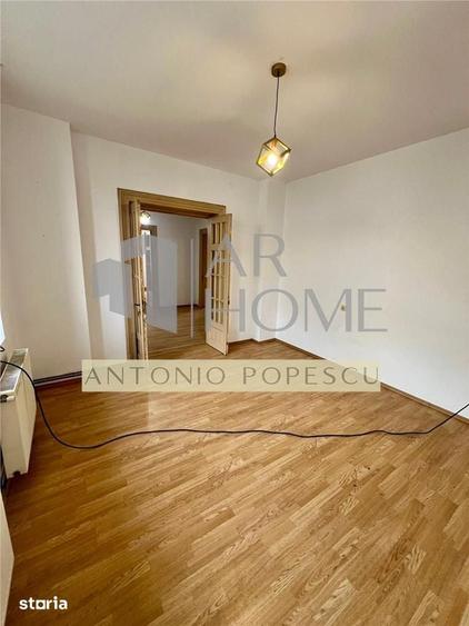 Casă cu 8 camere cu Teren 420 Mp în Central