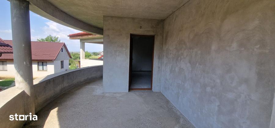 Casă cu 10 camere cu Teren 1860 Mp în Măgura