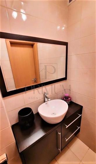 Apartament cu 3 camere decomandat în Torontalului