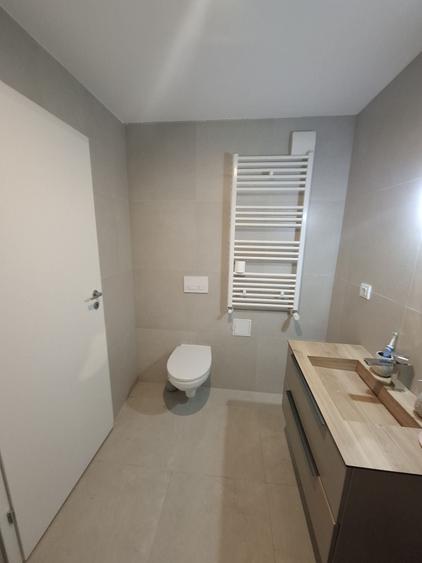 Apartament cu 3 camere semidecomandat în Exterior Vest