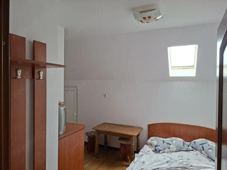 Casă cu 9 camere cu Teren 960 Mp în Bercu Roșu