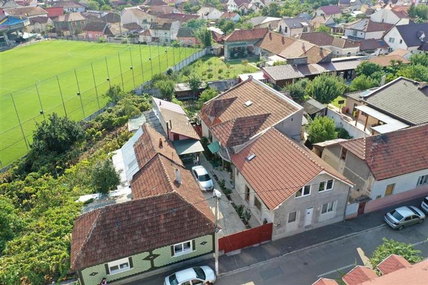 Casă cu 5 camere cu Teren 585 Mp în Rogerius