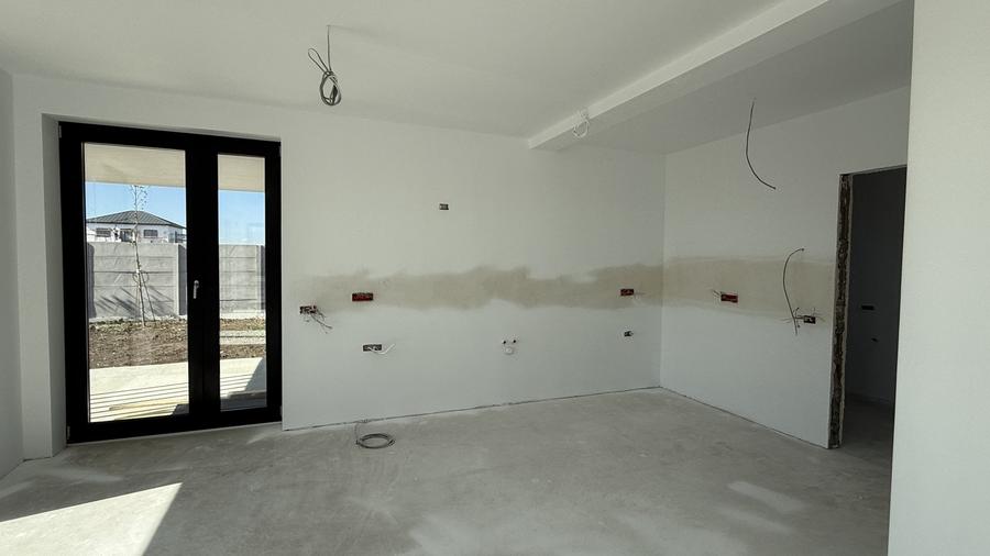Casă individuală cu 4 camere cu Teren 570 Mp în Săftica