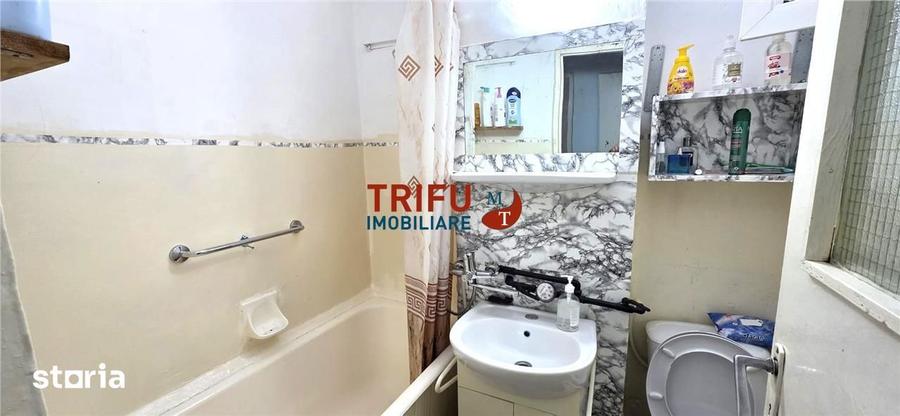 Apartament cu 4 camere semidecomandat în Cetate