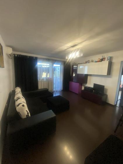 Apartament cu 2 camere semidecomandat în Carrefour