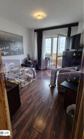 Apartament cu 4 camere semidecomandat în Crângași