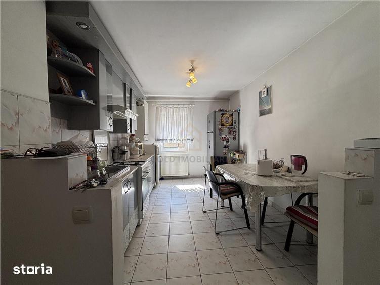 Apartament cu 3 camere în Traian