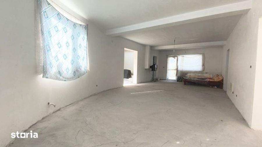 Casă cu 3 camere cu Teren 828 Mp în Șoimuș