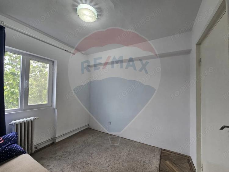 Apartament cu 3 camere semidecomandat în Central