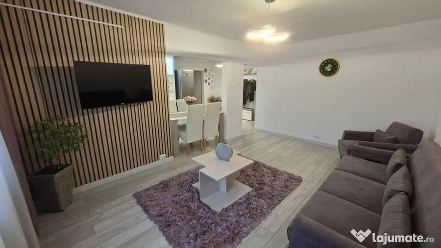 Apartament cu 3 camere decomandat în Eremia