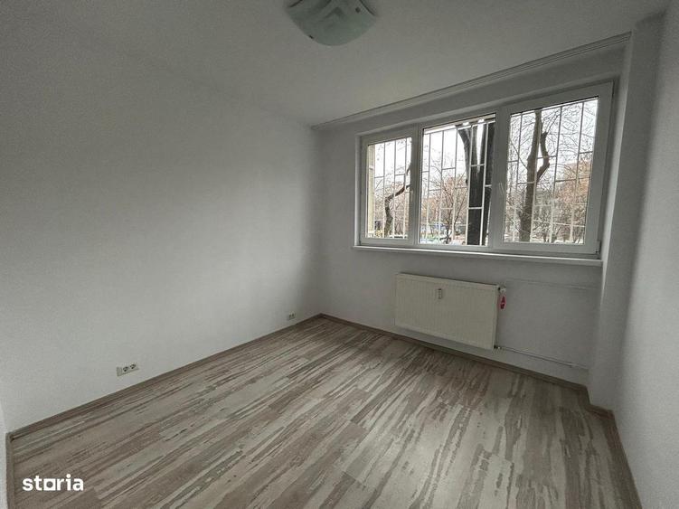 Apartament cu 4 camere în Drumul Taberei