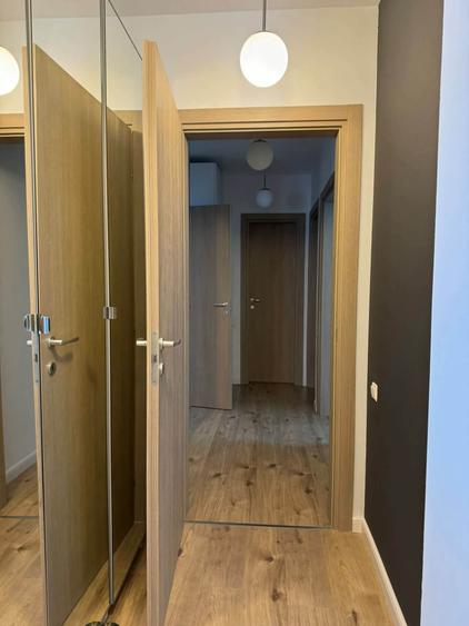 Apartament cu 4 camere semidecomandat în Băneasa