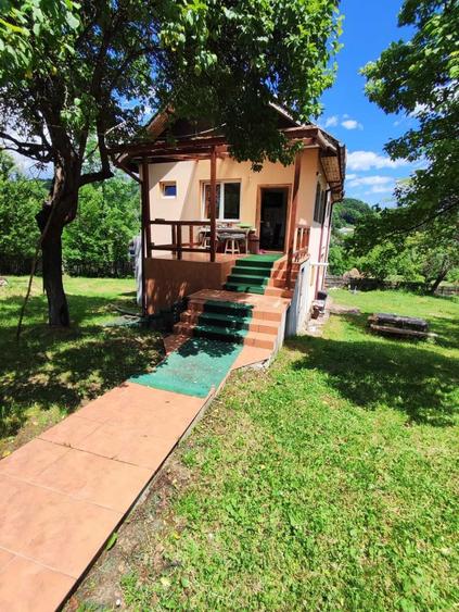 Casă cu 4 camere în Vulcana-Băi