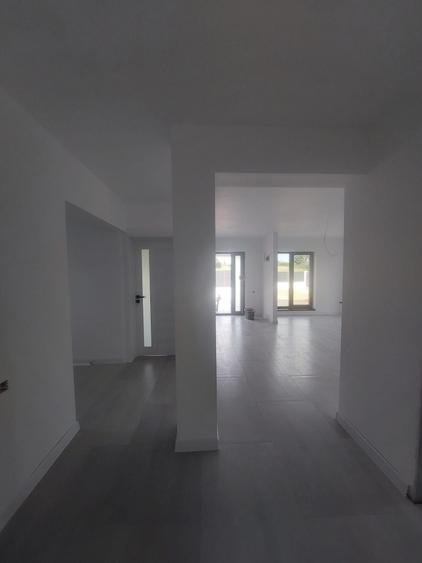 Casă cu 3 camere în Suseni