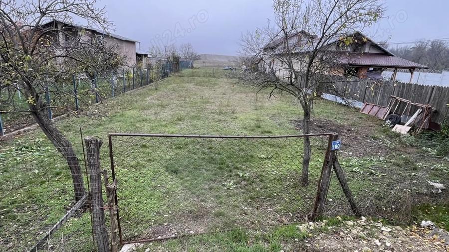 Teren de 978 mp, în Mănești