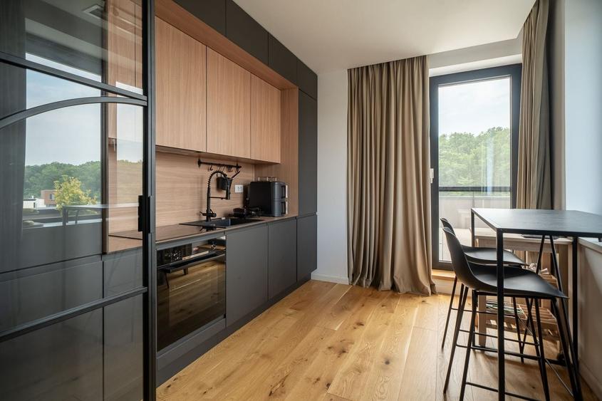 Apartament cu 2 camere semidecomandat, mobilat în Tunari