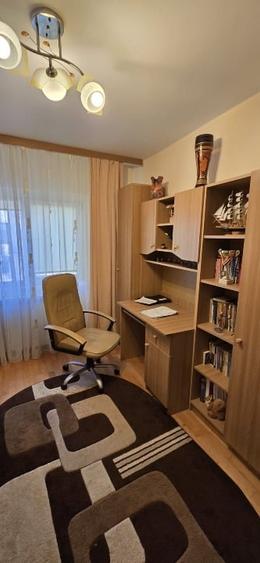Apartament cu 3 camere decomandat, mobilat în Central