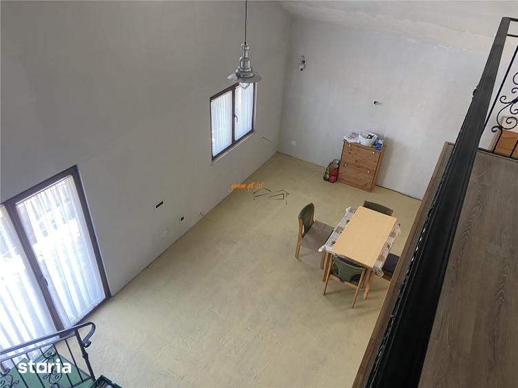 Casă cu 6 camere cu Teren 373 Mp în Golești