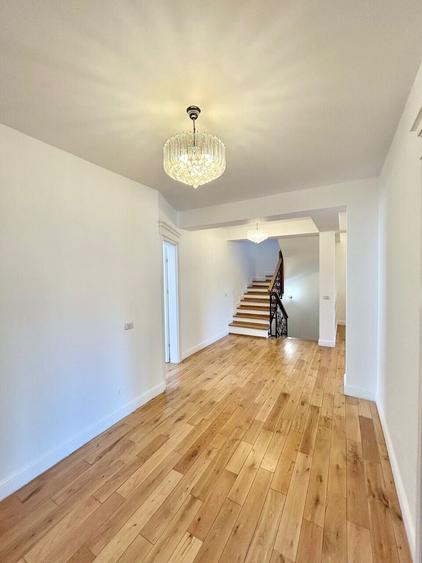 Duplex cu 8 camere cu Canalizare în Iancu Nicolae