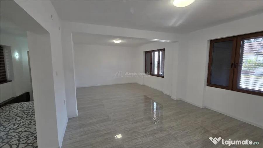 Spațiu comercial, de 130 mp, în Răcășdia