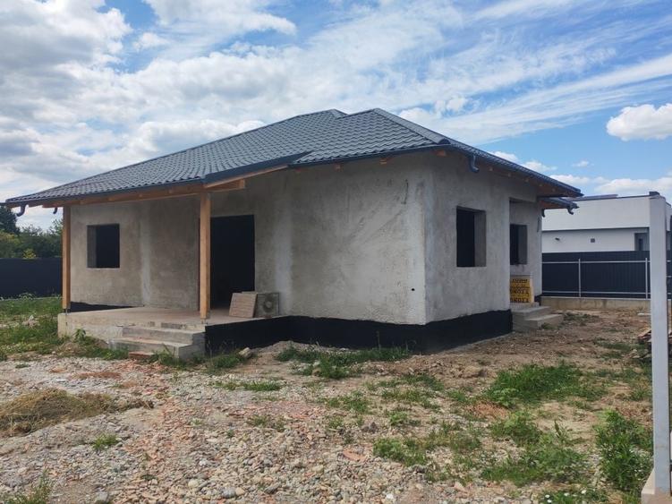 Casă cu 3 camere în Șerbănești