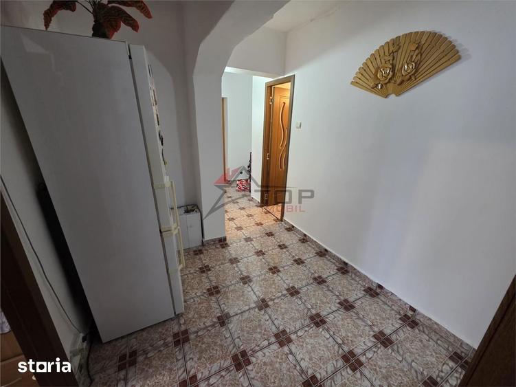 Apartament cu 3 camere decomandat în Dacia