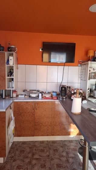 Apartament cu 3 camere decomandat în Bârzești