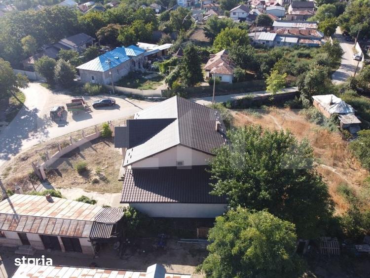 Casă cu 7 camere cu Teren 523 Mp în Slobozia
