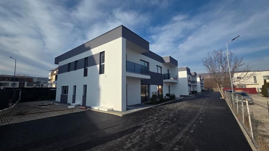 Duplex cu 5 camere cu Canalizare în Florești
