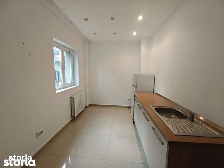 Apartament cu 5 camere semidecomandat în Primăverii