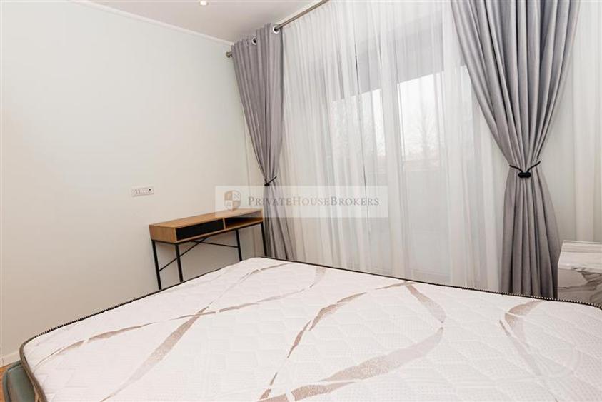 Apartament cu 3 camere semidecomandat, mobilat în Pipera