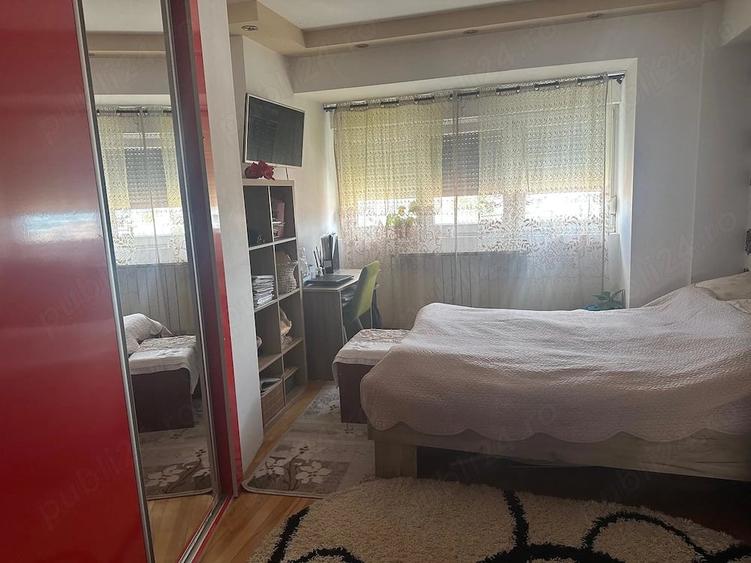 Apartament cu 4 camere decomandat în Central