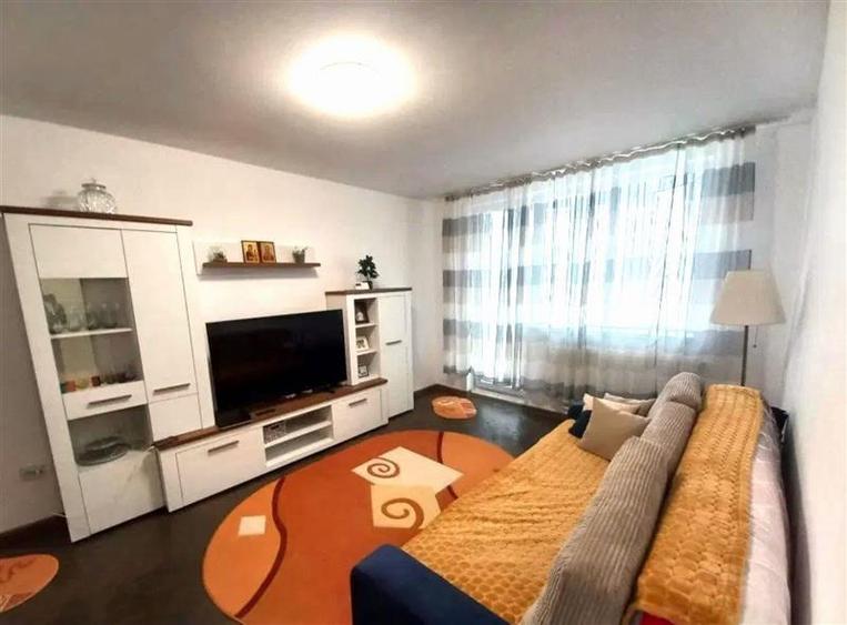 Apartament cu 2 camere semidecomandat, mobilat în Decebal