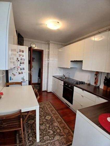 Apartament cu 4 camere decomandat, mobilat în Apărătorii Patriei