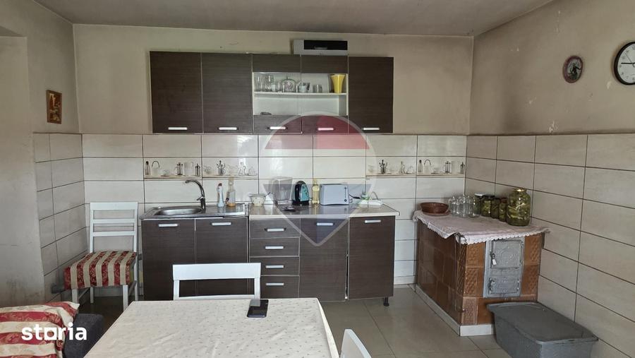 Casă cu 2 camere cu Teren 2800 Mp în Elciu